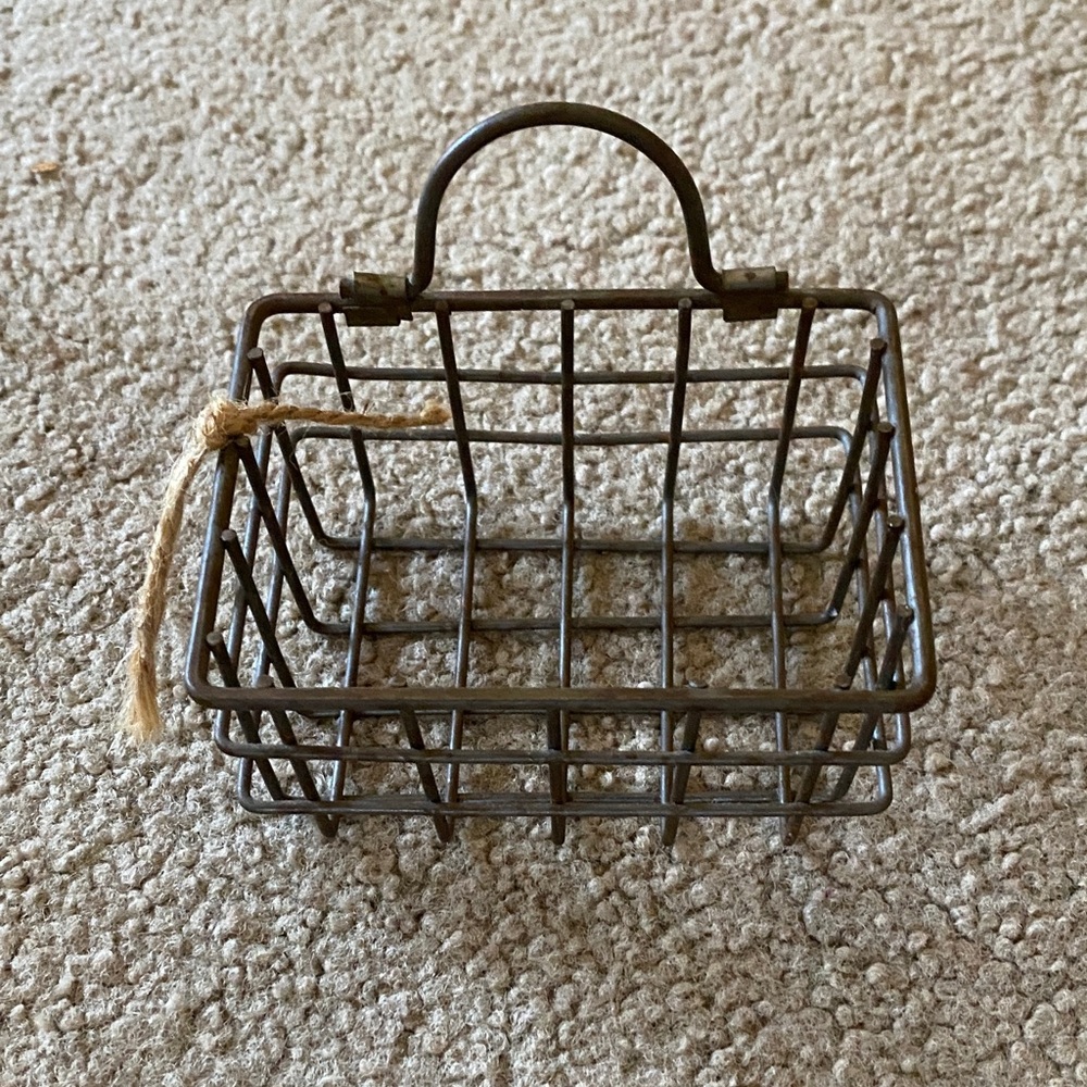 Rustic Metal Wire Basket with Handle - Brown